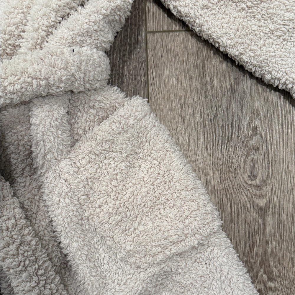 Ulta Beauty Plush Robe - Picture 3 of 3